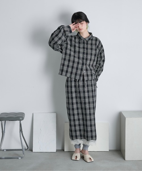 THE YOn(ザヨン)の「ドロストスリーブクロップドチェックシャツ(シャツ/ブラウス・レディース・ブラック/サックスブルー/アイボリー・FREE)」の6枚目の写真