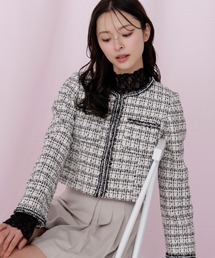 JILL by JILL STUART（ジルバイジルスチュアート）の「ビジューブレード付きツイードジャケット（ノーカラージャケット）」