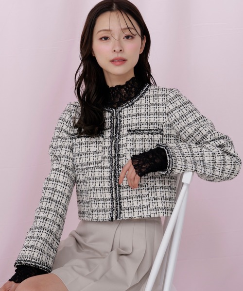 JILL by JILL STUART(ジルバイジルスチュアート)の「ビジューブレード付きツイードジャケット(ノーカラージャケット・レディース・ホワイト系その他/ブルー系その他・MEDIUM/SMALL)」の4枚目の写真