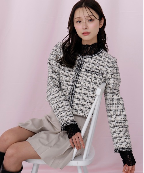 JILL by JILL STUART(ジルバイジルスチュアート)の「ビジューブレード付きツイードジャケット(ノーカラージャケット・レディース・ホワイト系その他/ブルー系その他・MEDIUM/SMALL)」の6枚目の写真