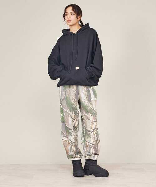 Russell Athletic(ラッセルアスレティック)の「【BerBerJin × RUSSELL ATHLETIC / ベルベルジン × ラッセル アスレティック】NuBlend × Athletic Jersey Double Face Hoodie(スウェット・メンズ・ブラック/ネイビー/グレー・M/L/XL)」の4枚目の写真