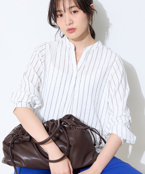INDIVI(インディヴィ)の「【洗える/着心地楽ちん】ブラウス風ストライプカットソートップス(Tシャツ/カットソー・レディース・サックスブルー系2/ブラック系2/ホワイト系3・38/34/15 /13/05)」の1枚目の写真