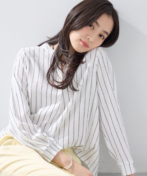 INDIVI(インディヴィ)の「【洗える/着心地楽ちん】ブラウス風ストライプカットソートップス(Tシャツ/カットソー・レディース・サックスブルー系2/ブラック系2/ホワイト系3・38/34/15 /13/05)」の8枚目の写真