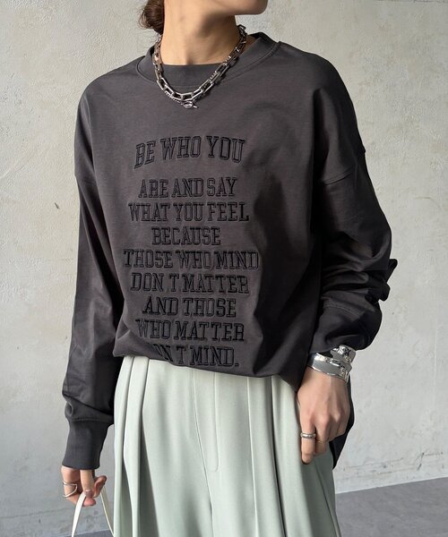 DouDou（ドゥドゥ）の「【WEB限定】コットンロゴTEE（Tシャツ/カットソー・レディース・チャコールグレー/オフホワイト/ベージュ・FREE）」の9枚目の写真