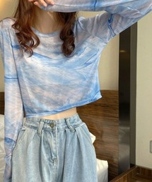 抜け感たっぷり!レイヤードで差がつくトレンドシアートップス