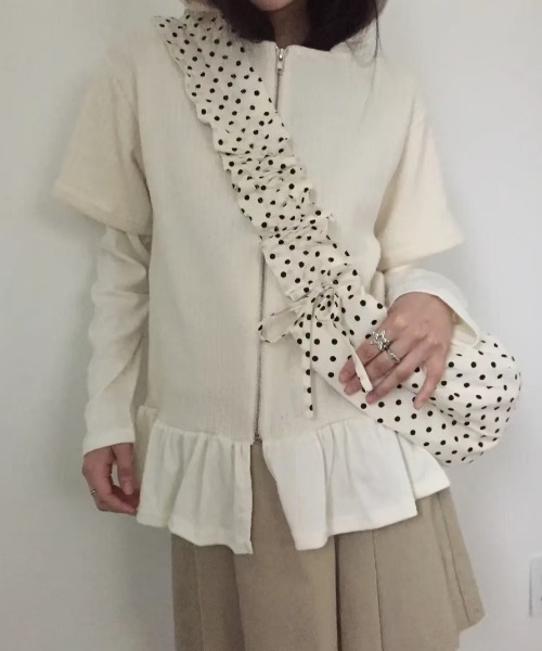 SHEPP(シープ)の「ドット柄ボリューム シャーリングハーフムーンショルダー(ショルダーバッグ・レディース・ブラック/ホワイト・F)」の5枚目の写真