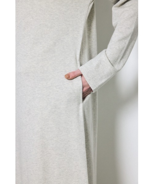 AZUL by moussy(アズールバイマウジー)の「【身長/骨格別着用画像あり】ロングスリーブストレートワンピース 秋服 冬服 春服 体系カバー(ワンピース・レディース・杢グレー/グレイッシュベージュ/ブラック・MEDIUM/SMALL)」の14枚目の写真