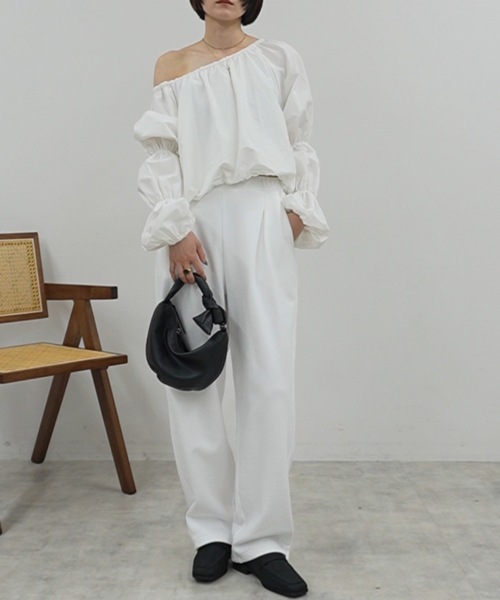 STYLEMIXER(スタイルミキサー)の「ランタンスリーブオフショルトップ(シャツ/ブラウス・レディース・ホワイト/イエロー/ブラック・FREE)」の1枚目の写真