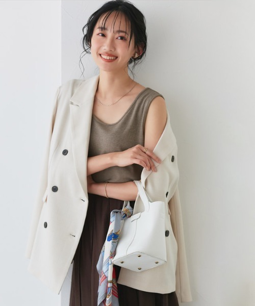Pierrot(ピエロ)の「【TVスタイリスト りささんコラボアイテム】Uネック多機能リブタンクトップ(タンクトップ・レディース・モカ/キナリ/杢グレー・S/M/L)」の22枚目の写真