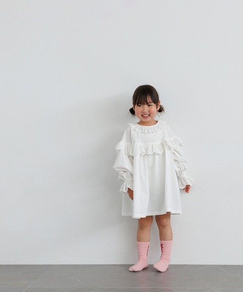 LOWRYS FARM(ローリーズファーム)の「レースフリルミニワンピース 667210(ワンピース・キッズ・ブラック/オフホワイト・110cm/120cm/130cm/140cm/150cm)」の4枚目の写真