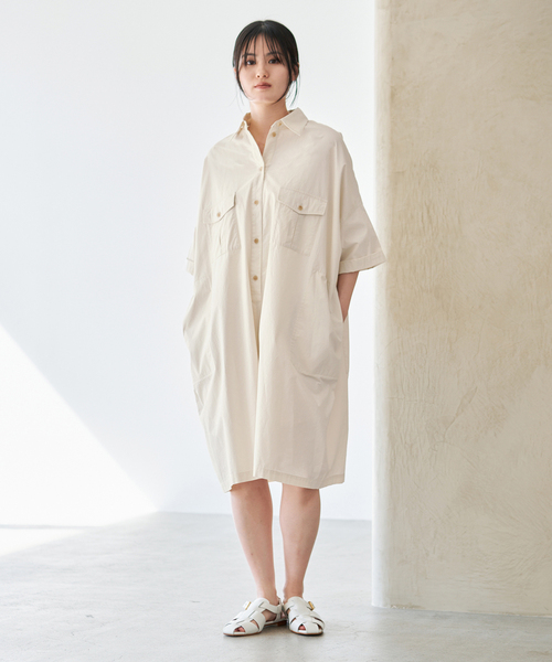 IENA(イエナ)の「コットンショートオールインワン(つなぎ/オールインワン・レディース・ブラック/アイボリー・36/38)」の1枚目の写真