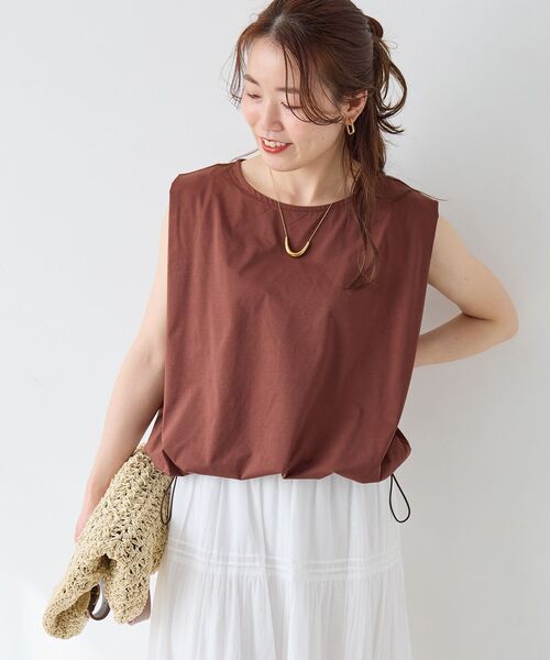 le.coeur blanc(ルクールブラン)の「《WEB限定アイテム》マルチファンクションショルダータックトップス(Tシャツ/カットソー・レディース・ブラウン/カーキオリーブ/ライトグレー/ブラック・38)」の3枚目の写真