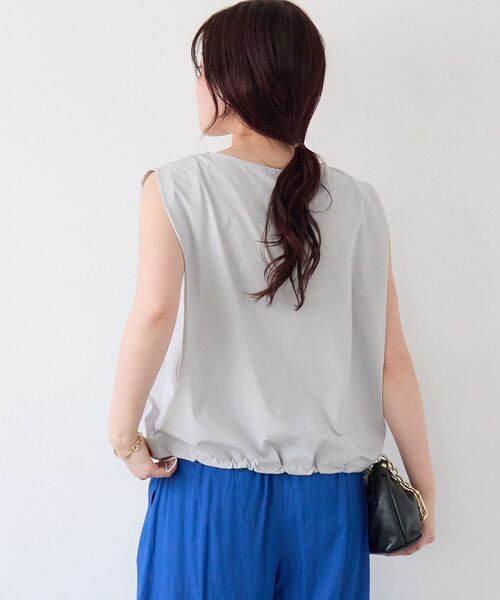 le.coeur blanc(ルクールブラン)の「《WEB限定アイテム》マルチファンクションショルダータックトップス(Tシャツ/カットソー・レディース・ブラウン/カーキオリーブ/ライトグレー/ブラック・38)」の17枚目の写真