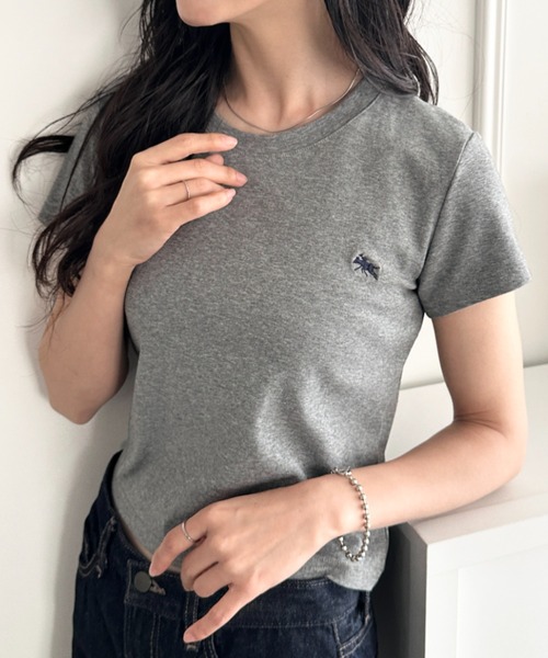 POLOCHAMPS(ポロチャンプス)の「POLOCHAMPS(ポロチャンプス)/無地 ワンポイント刺繍 クロップド丈 短丈 クルーネック/カラー刺繍Tシャツ(Tシャツ/カットソー・レディース・パープル/ブラック/アイボリー/ライトグレー/ダークグレー/サックスブルー/ベージュ/ホワイト/ワインレッド/ネイビー/ピンク・FREE)」の5枚目の写真