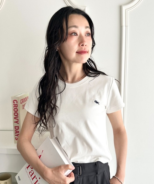 POLOCHAMPS(ポロチャンプス)の「POLOCHAMPS(ポロチャンプス)/無地 ワンポイント刺繍 クロップド丈 短丈 クルーネック/カラー刺繍Tシャツ(Tシャツ/カットソー・レディース・パープル/ブラック/アイボリー/ライトグレー/ダークグレー/サックスブルー/ベージュ/ホワイト/ワインレッド/ネイビー/ピンク・FREE)」の15枚目の写真
