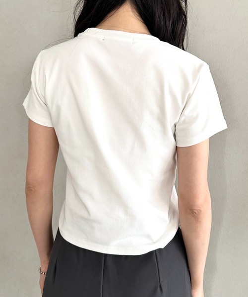 POLOCHAMPS(ポロチャンプス)の「POLOCHAMPS(ポロチャンプス)/無地 ワンポイント刺繍 クロップド丈 短丈 クルーネック/カラー刺繍Tシャツ(Tシャツ/カットソー・レディース・パープル/ブラック/アイボリー/ライトグレー/ダークグレー/サックスブルー/ベージュ/ホワイト/ワインレッド/ネイビー/ピンク・FREE)」の17枚目の写真