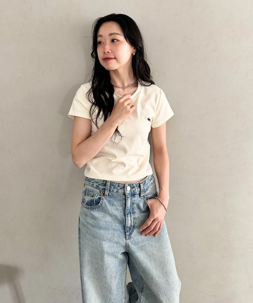 POLOCHAMPS(ポロチャンプス)の「POLOCHAMPS(ポロチャンプス)/無地 ワンポイント刺繍 クロップド丈 短丈 クルーネック/カラー刺繍Tシャツ(Tシャツ/カットソー・レディース・パープル/ブラック/アイボリー/ライトグレー/ダークグレー/サックスブルー/ベージュ/ホワイト/ワインレッド/ネイビー/ピンク・FREE)」の21枚目の写真