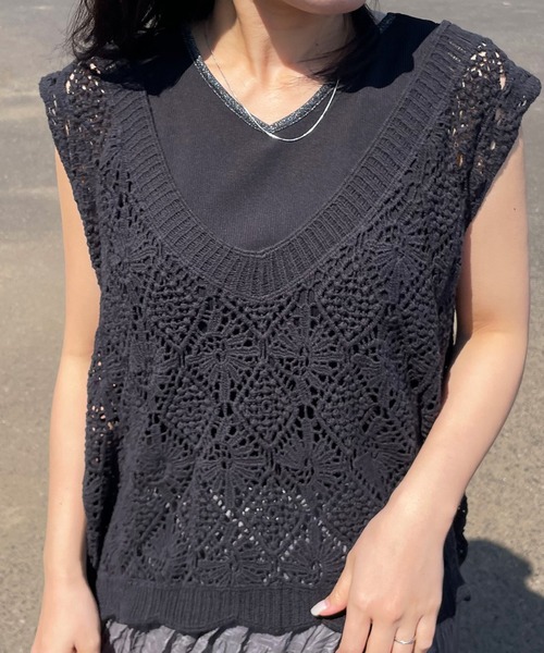 CRB(シーアールビー)の「クロシェVネックノースリーブニットトップス(ニット/セーター・レディース・ブラック/アイボリー・F)」の3枚目の写真