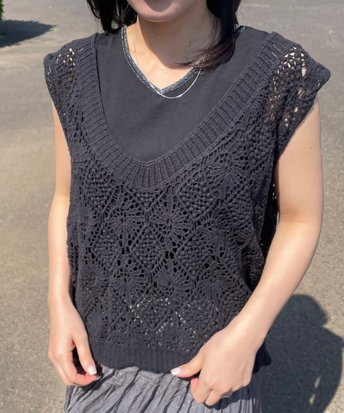 CRB(シーアールビー)の「クロシェVネックノースリーブニットトップス(ニット/セーター・レディース・ブラック/アイボリー・F)」の5枚目の写真