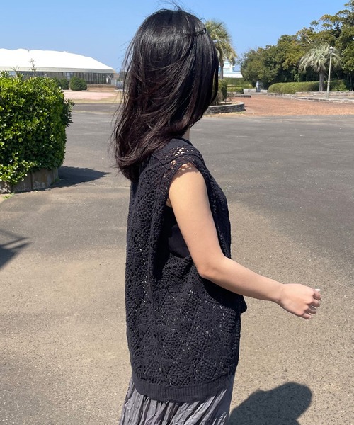 CRB(シーアールビー)の「クロシェVネックノースリーブニットトップス(ニット/セーター・レディース・ブラック/アイボリー・F)」の9枚目の写真