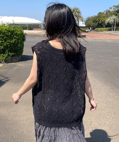 CRB(シーアールビー)の「クロシェVネックノースリーブニットトップス(ニット/セーター・レディース・ブラック/アイボリー・F)」の10枚目の写真