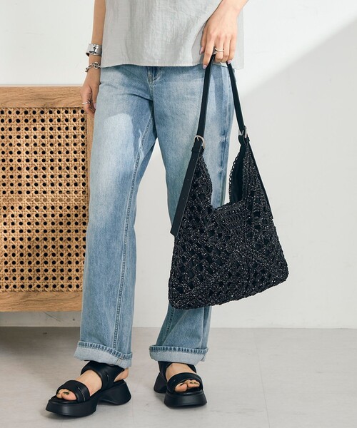 fredy emue（フレディエミュ）の「ラメ混透かし柄ワンショルバッグ（ショルダーバッグ・レディース・グレイッシュベージュ/ブラック・FREE）」の3枚目の写真