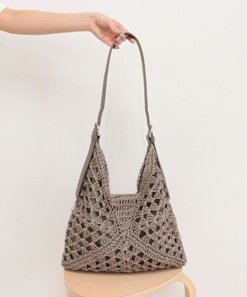 fredy emue（フレディエミュ）の「ラメ混透かし柄ワンショルバッグ（ショルダーバッグ・レディース・グレイッシュベージュ/ブラック・FREE）」の12枚目の写真