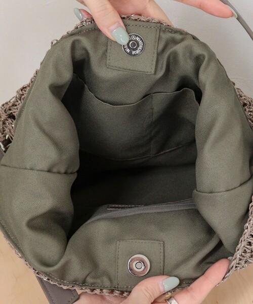 fredy emue（フレディエミュ）の「ラメ混透かし柄ワンショルバッグ（ショルダーバッグ・レディース・グレイッシュベージュ/ブラック・FREE）」の16枚目の写真