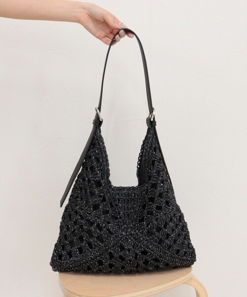 fredy emue（フレディエミュ）の「ラメ混透かし柄ワンショルバッグ（ショルダーバッグ・レディース・グレイッシュベージュ/ブラック・FREE）」の18枚目の写真