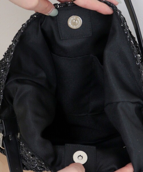 fredy emue（フレディエミュ）の「ラメ混透かし柄ワンショルバッグ（ショルダーバッグ・レディース・グレイッシュベージュ/ブラック・FREE）」の19枚目の写真