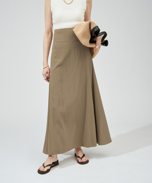 VERMEIL par iena(ヴェルメイユパーイエナ)の「レーヨンマキシフレア(スカート・レディース・カーキ・FREE)」の1枚目の写真