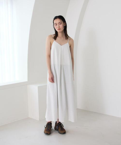 THE GOODLAND MARKET(ザグッドランドマーケット)の「『別注』MIDIUMISOLID×THE GOODLAND MARKET LINEN camisole onepiece(ワンピース・レディース・ホワイト/ブラック・FREE)」の3枚目の写真