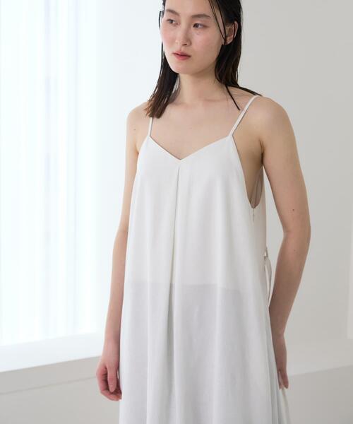 THE GOODLAND MARKET(ザグッドランドマーケット)の「『別注』MIDIUMISOLID×THE GOODLAND MARKET LINEN camisole onepiece(ワンピース・レディース・ホワイト/ブラック・FREE)」の5枚目の写真