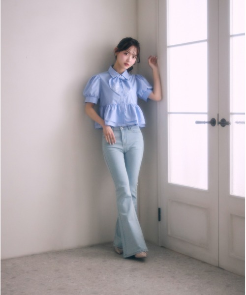 TITTY&CO.(ティティーアンドコー)の「ウエストリボンラインストーンデニムパンツ(デニムパンツ・レディース・ブルー・MEDIUM/SMALL)」の6枚目の写真