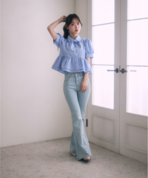 TITTY&CO.(ティティーアンドコー)の「ウエストリボンラインストーンデニムパンツ(デニムパンツ・レディース・ブルー・MEDIUM/SMALL)」の9枚目の写真