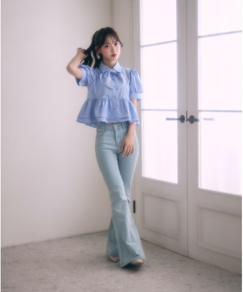 TITTY&CO.(ティティーアンドコー)の「ウエストリボンラインストーンデニムパンツ(デニムパンツ・レディース・ブルー・MEDIUM/SMALL)」の3枚目の写真