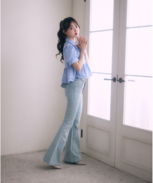 TITTY&CO.(ティティーアンドコー)の「ウエストリボンラインストーンデニムパンツ(デニムパンツ・レディース・ブルー・MEDIUM/SMALL)」の2枚目の写真