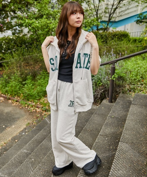 GORGE(ゴージ)の「《カレッジロゴ×ナンバリング》オーバーサイズZIPパーカー/ストリート/春夏秋/全3色(パーカー・レディース・杢グレー/オートミール/ネイビー・F)」の6枚目の写真