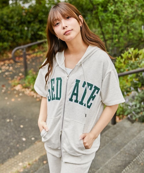 GORGE(ゴージ)の「《カレッジロゴ×ナンバリング》オーバーサイズZIPパーカー/ストリート/春夏秋/全3色(パーカー・レディース・杢グレー/オートミール/ネイビー・F)」の7枚目の写真