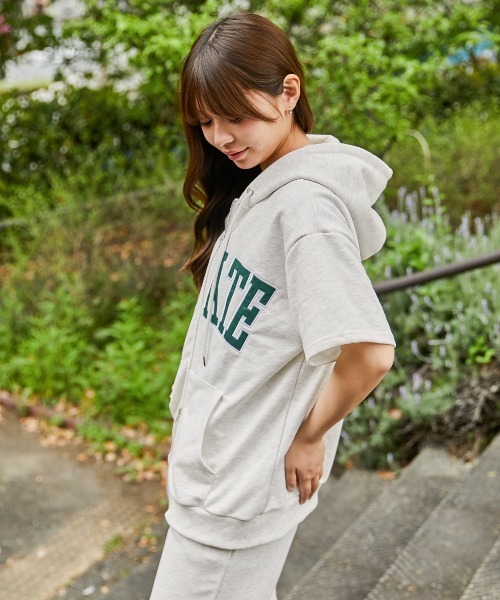GORGE(ゴージ)の「《カレッジロゴ×ナンバリング》オーバーサイズZIPパーカー/ストリート/春夏秋/全3色(パーカー・レディース・杢グレー/オートミール/ネイビー・F)」の8枚目の写真
