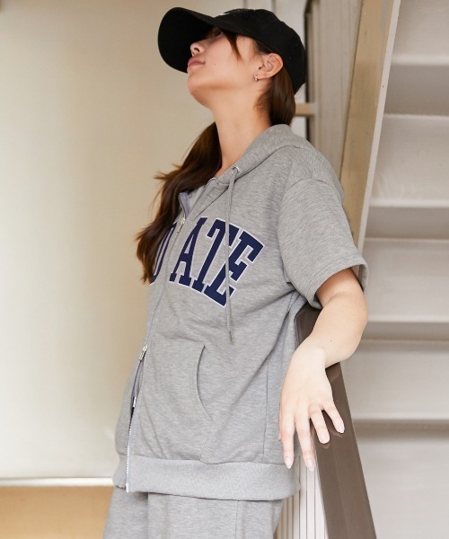 GORGE(ゴージ)の「《カレッジロゴ×ナンバリング》オーバーサイズZIPパーカー/ストリート/春夏秋/全3色(パーカー・レディース・杢グレー/オートミール/ネイビー・F)」の13枚目の写真