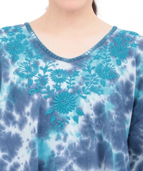 チチカカ(チチカカ)の「Rico ムラ染フロール刺繍チュニックTシャツ(チュニック・レディース・ネイビー/グレー/マスタード・FREE)」の19枚目の写真