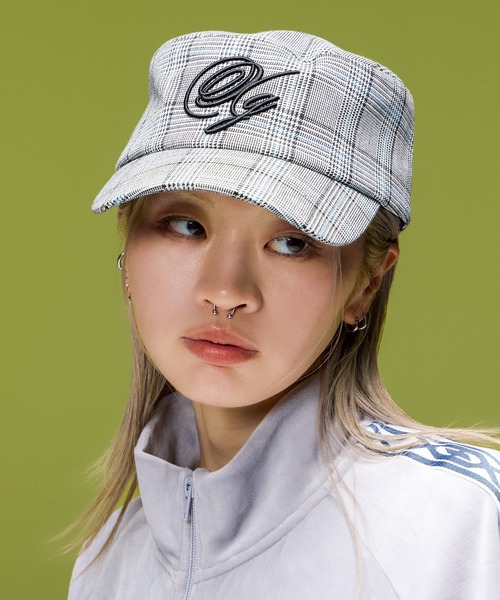 X-girl(エックスガール)の「LOGO MARK EMBROIDERED FLAT BRIM CAP(キャップ・レディース・ベージュ/ブラック・ONE SIZE)」の2枚目の写真