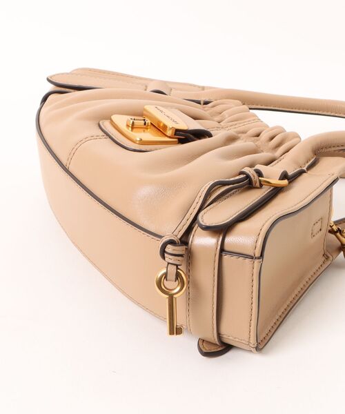 MARC JACOBS（マークジェイコブス）の「【NEW】THE CRISTINA SMALL SATCHEL/ザ クリスティーナ スモール サッチェル（ショルダーバッグ・レディース・キャメル・ONE SIZE）」の7枚目の写真