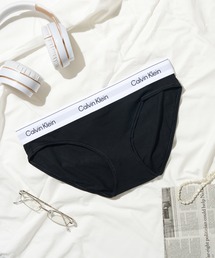 Calvin Klein(�J���o���E�N���C��)�́yCalvin Klein�zQF8520 �p���c(�V���[�c)
