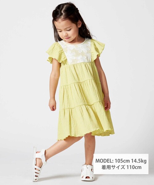 BeBe（ベベ）の「ヨークレースシャーリングティアードワンピース(90~140cm)（ワンピース・キッズ・オフホワイト/グリーン・140cm/130cm/110cm/120cm）」の18枚目の写真