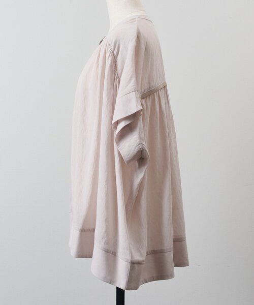 Jena espace merveilleux(ジェナ エスパスメルヴェイユ)の「ニットラインギャザーSH(シャツ/ブラウス・レディース・ブラウン/アイボリー/ブラック・FREE)」の4枚目の写真