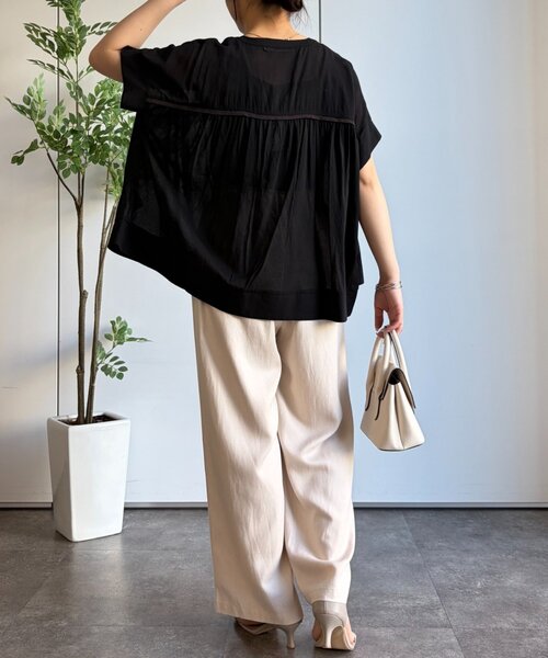 Jena espace merveilleux(ジェナ エスパスメルヴェイユ)の「ニットラインギャザーSH(シャツ/ブラウス・レディース・ブラウン/アイボリー/ブラック・FREE)」の14枚目の写真