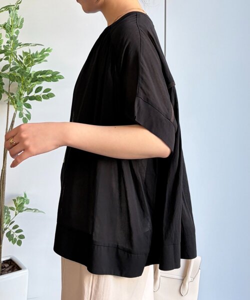 Jena espace merveilleux(ジェナ エスパスメルヴェイユ)の「ニットラインギャザーSH(シャツ/ブラウス・レディース・ブラウン/アイボリー/ブラック・FREE)」の20枚目の写真