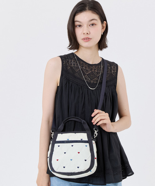LeSportsac(レスポートサック)の「SMALL JENNI トリコロールハートエンブロイダリー(ショルダーバッグ・レディース・ホワイト・FREE)」の1枚目の写真